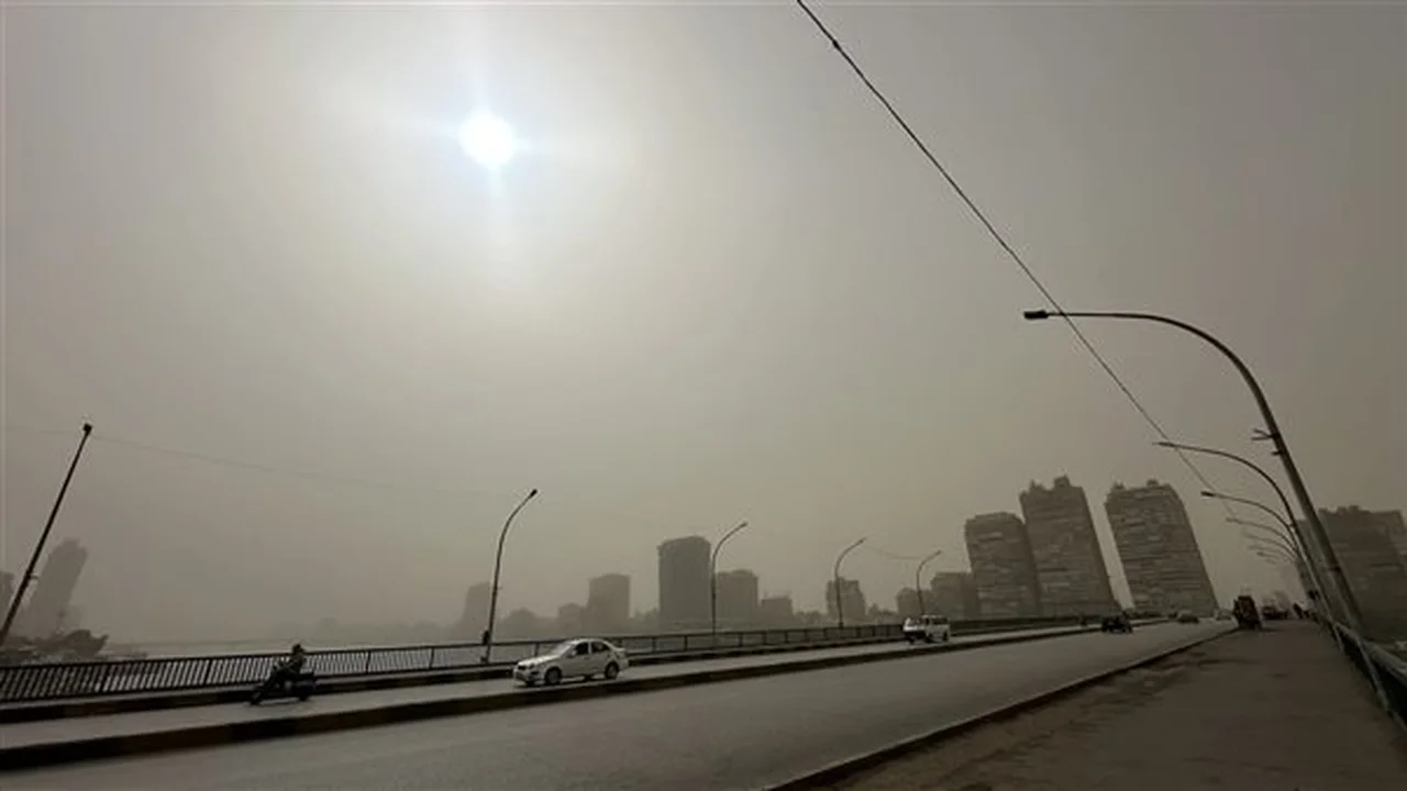 تقلبات جوية تضرب القاهرة والوجه البحري وتدني الرؤية الأفقية لأقل من 1000 متر